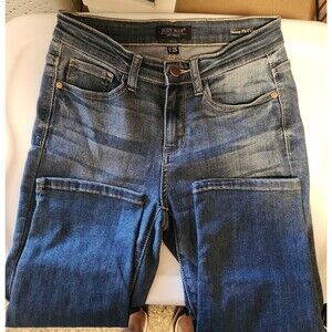 Judy Blue Skinny Fit Capri Mid-Rise Size 1/25 Style #82274